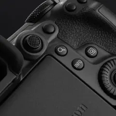 Lustrzanka Canon czy Nikon 2026? Ostateczny werdykt eksperta