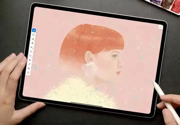Portret kobiety z rudymi włosami, tworzony w aplikacji **Adobe Fresco**. Delikatne pociągnięcia pędzlem i pastelowe kolory.