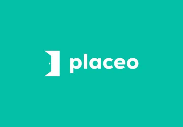 Nowy projekt logotypu "placeo" z otwartymi drzwiami symbolizującymi nowe możliwości.