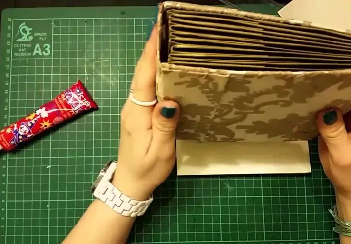 Jak zrobić album na zdjęcia z segregatora? DIY krok po kroku!