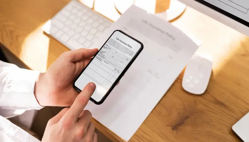 Darmowy skaner na telefon po polsku ułatwia digitalizację dokumentów, jak polisa ubezpieczeniowa.