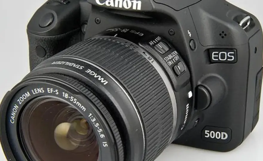 Canon EOS 500D: Czy warto kupić w 2026? Poradnik dla początkujących.